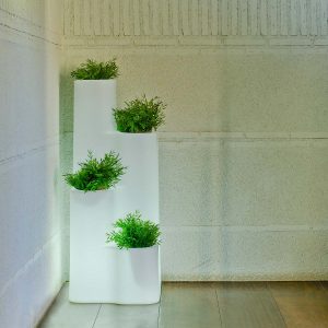 Macetero alto con luz HIEDRA