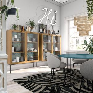 VITRINA CON PATAS DE HIERRO Y PUERTAS DE CRISTAL Colección Natur