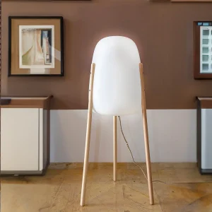 LÁMPARA DE PIE DE DISEÑO CON PATAS DE MADERA ROCKET 145 | USO INTERIOR